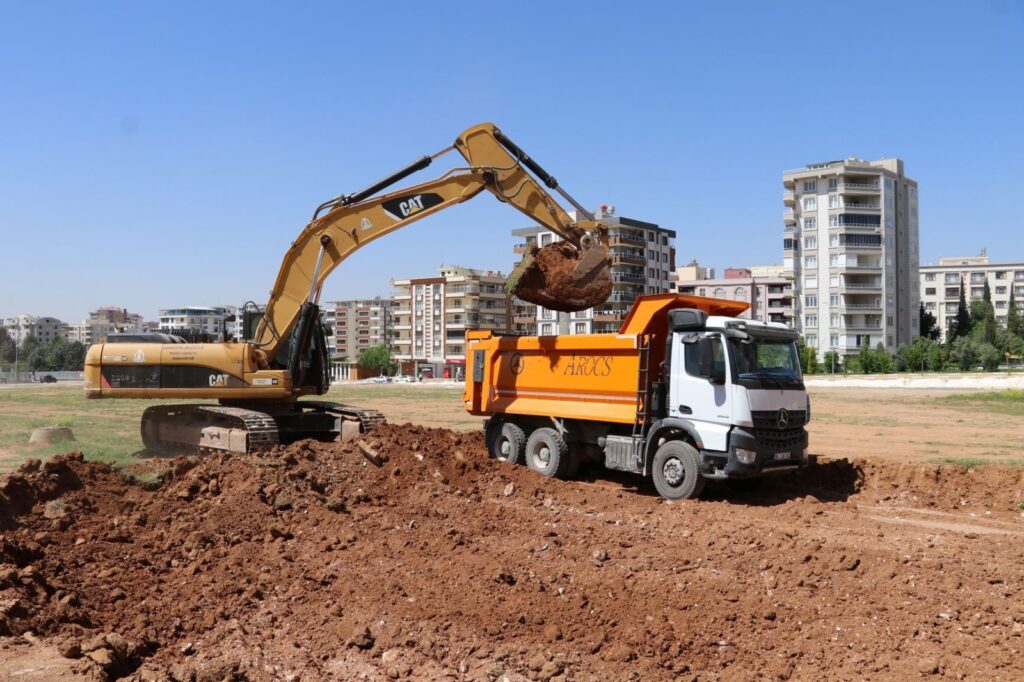 Atakent mahallesi yeni yollarla gelişiyor