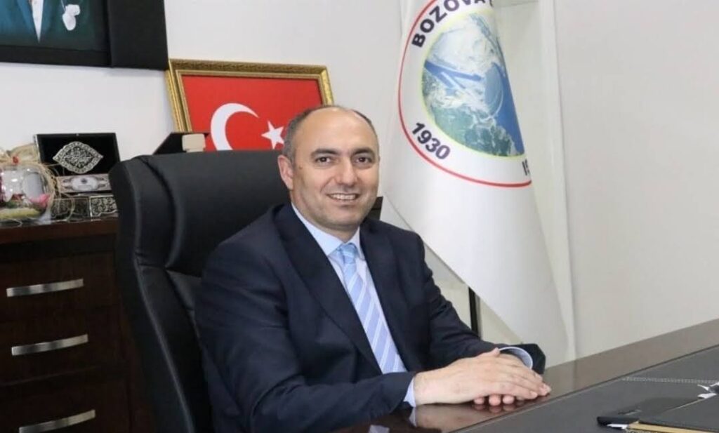 Bozova Belediye Başkanı Suphi Aksoy çocuk bayramını kutladı