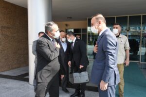 Büyükelçi Hazar İbrahim Vali Erin ile görüştü