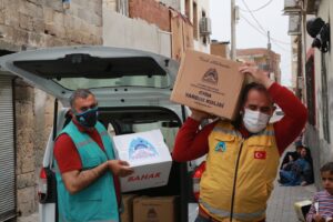 Eyyübiye’de dar gelirli ailelere Ramazan öncesi gıda yardımı