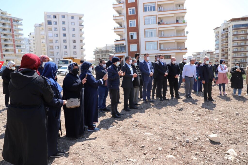 Karaköprü’de bir caminin daha temeli atıldı