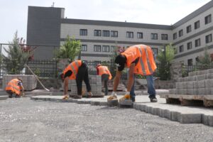 Karaköprü’de yeni yollar kilitli parkeyle döşeniyor