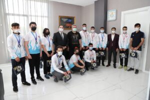 Şampiyonlardan Canpolat’a ziyaret