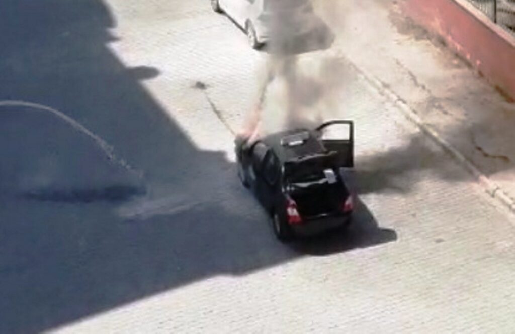 Şanlıurfa’da alev alev yanan otomobil kamerada