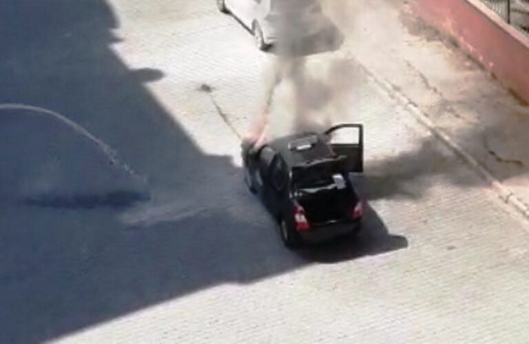 Şanlıurfa’da alev alev yanan otomobil kamerada