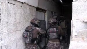 Şanlıurfa’da eş zamanlı dev operasyonlarda 43 gözaltı
