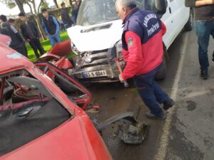 Şanlıurfa’da Hurdaya dönen araçtan sağ kurtuldu