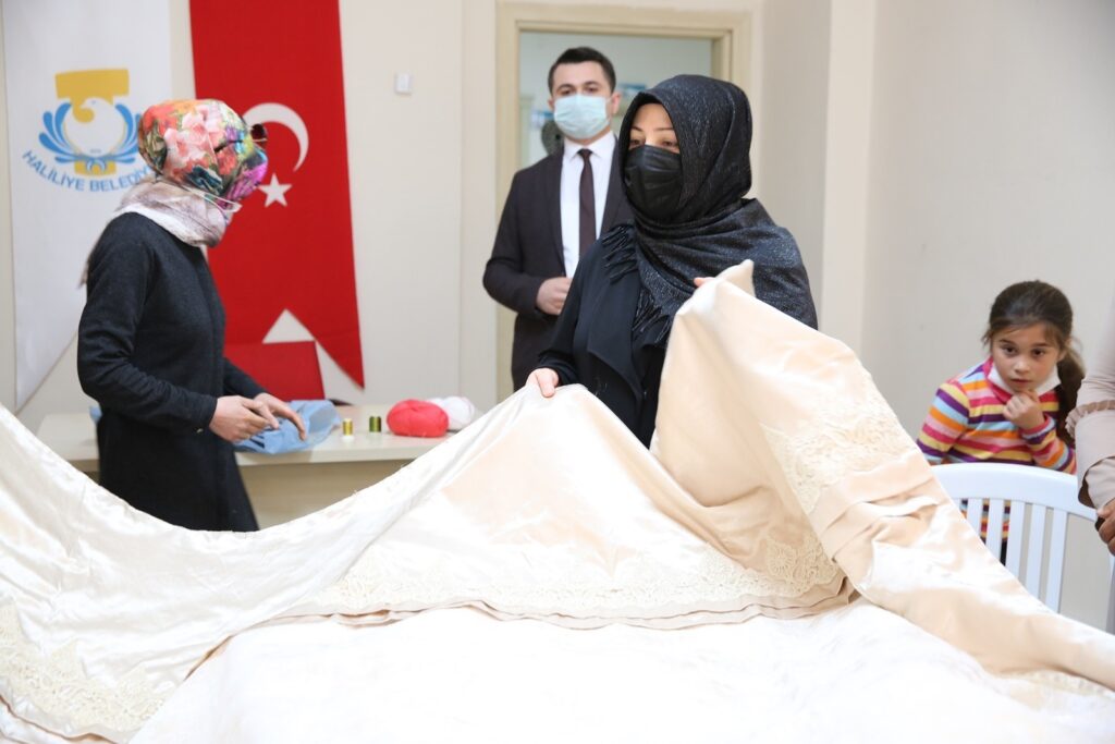 Şanlıurfa’da Kırmızı kurdele projesi ile kadınlar okuma yazma öğreniyor