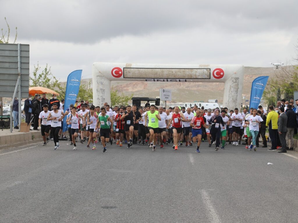 Şanlıurfa’da Kurtuluş yarı maratonu renkli görüntülere sahne oldu
