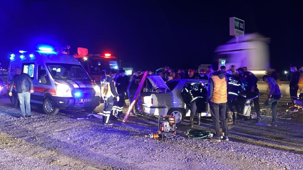 Şanlıurfa’da Otomobiller kafa kafaya çarpıştı: 4 yaralı