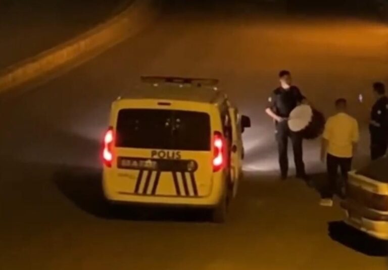 Şanlıurfa’da Polis sahurda davul çaldı