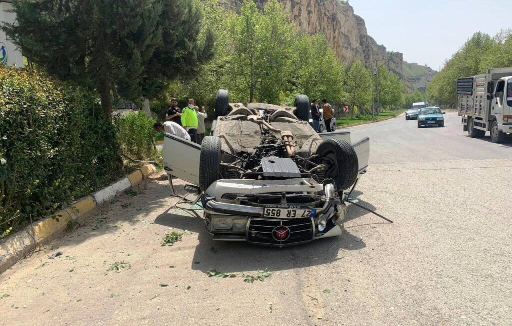Şanlıurfa’da Takla atan otomobilin sürücüsü yaralandı