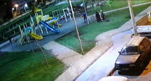 Şanlıurfa’da Üzerinde çocukların bulunduğu kamelya çöktü