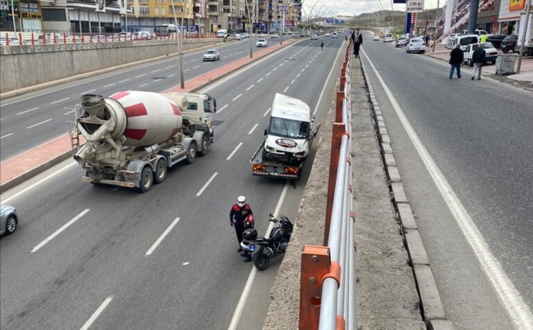 Şanlıurfa’da zincirleme kaza: 3 yaralı