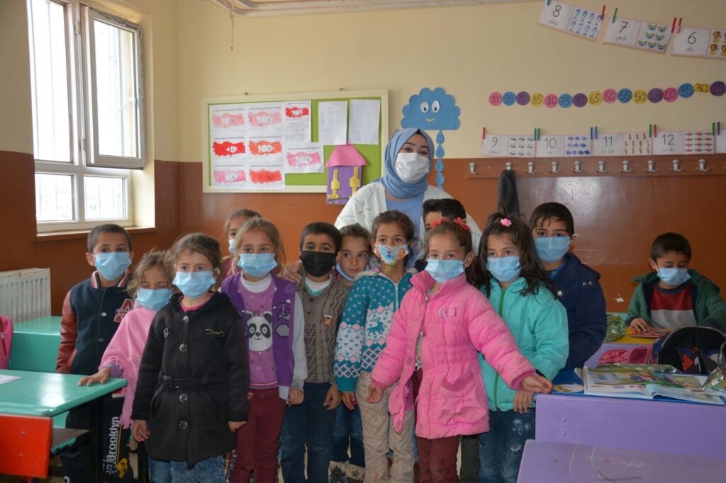 Siverek’te ’Çocuklar Gülsün Projesi’ bir ayda 250 öğrenciye ulaştı