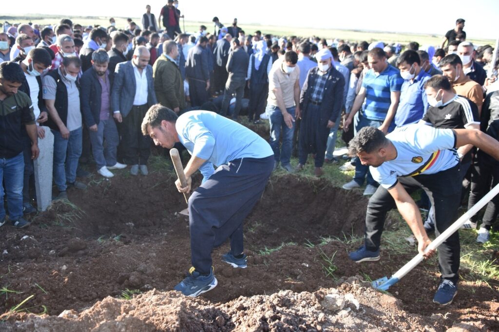 Sulama kanalında boğulan çocuklar Şanlıurfa’da yan yana defnedildi