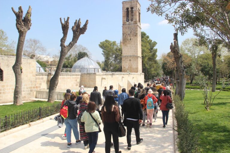 Vatandaşlar kırmızı bölgeden kaçmak için Şanlıurfa’yı tercih ediyor