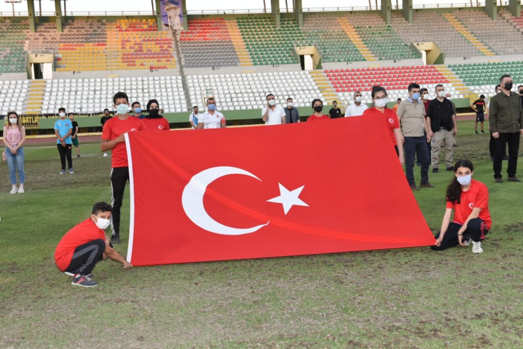Tüm Türkiye’de Saat 19.19’da İstiklal Marşı Okundu