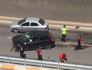 Şanlıurfa’da otomobil refüje çarptı: 1 yaralı