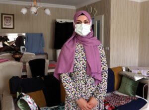 Şanlıurfa’da Tesadüfen tanıştığı kurs sayesinde salgın sürecinde evinden siparişlere yetişmeye çalışıyor