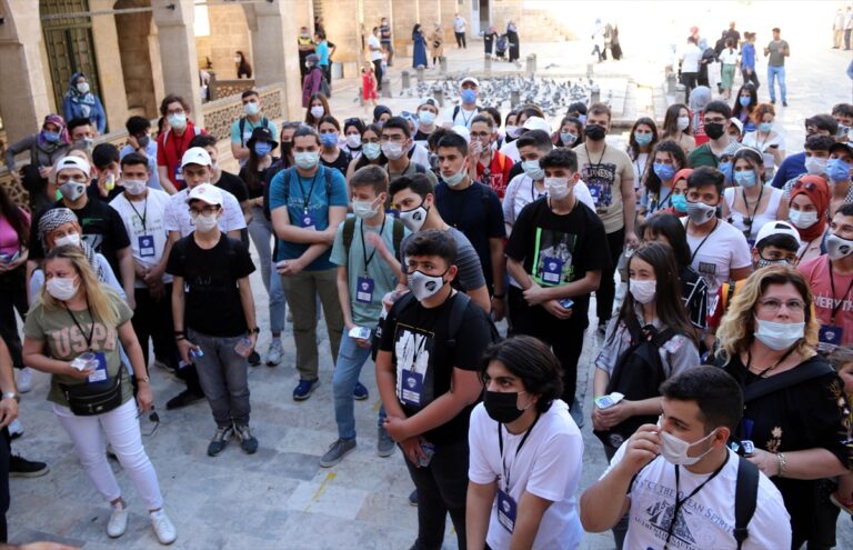 “Yarın Çok Genç Olacak” Projesi kapsamında öğrenciler Şanlıurfa’yı gezdi
