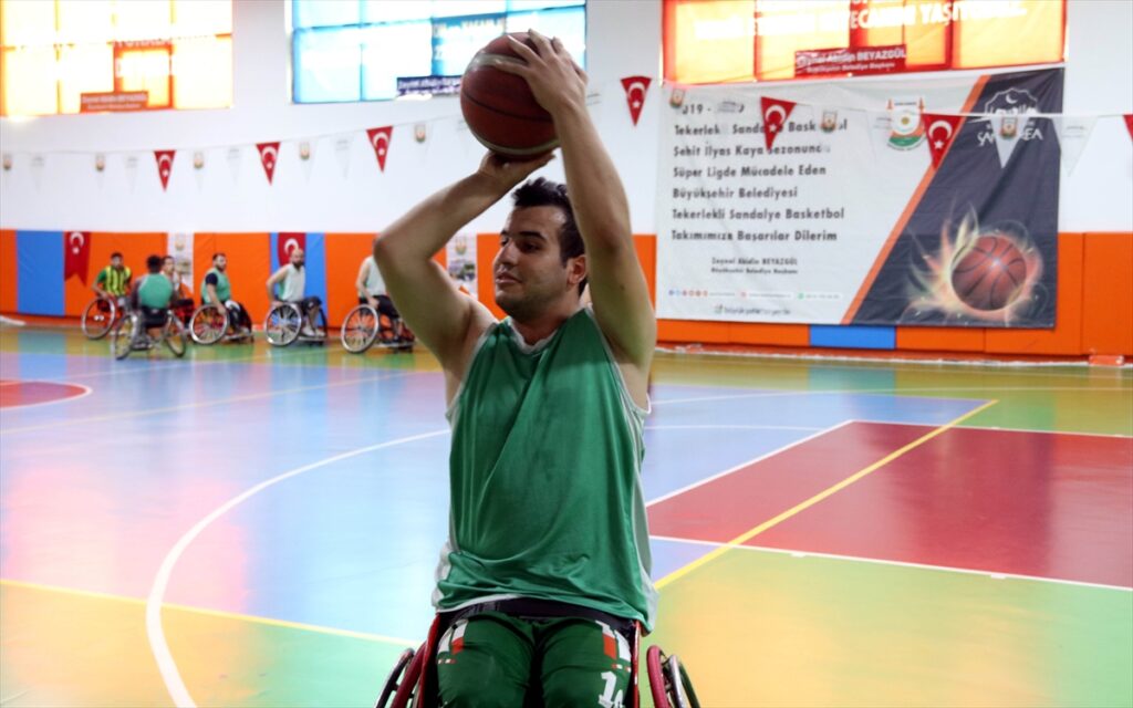 Şanlıurfalı engelli sporcu, tesadüfen başladığı basketbolda milli takıma seçilmenin gururunu yaşıyor