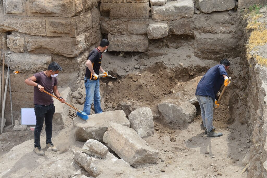UNESCO adayı Harran’da kazılar özel izinle kısıtlamalı günlerde de sürdürülüyor
