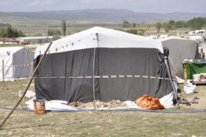 Çadırda yaşayan 8 kişilik Şanlıurfalı aile karantinaya alındı