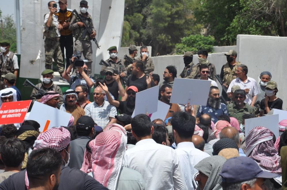 Rasulayn’da halk elektrik kaynaklarının kontrolünü elinde tutan Esed rejimi ve YPG/PKK’yı protesto etti