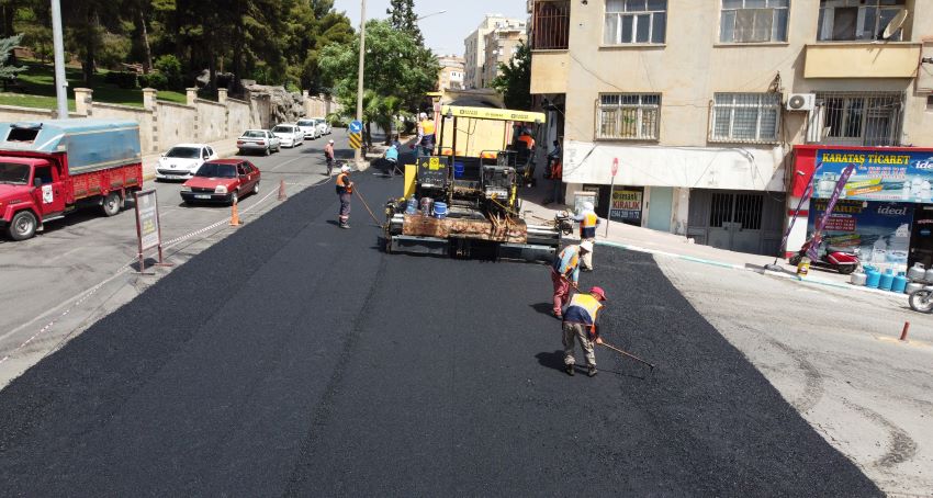 Şanlıurfa kent merkezinde asfaltlama çalışmaları sürüyor