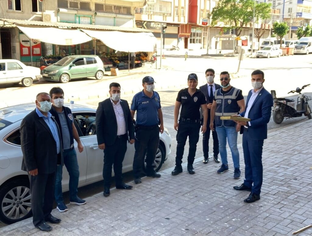 Gelecek Partisi Gençlik kollarından Polislere tatlı ikramı!