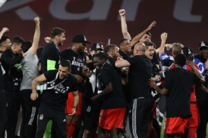 Beşiktaş 12 yıl sonra çifte kupayı müzesine götürdü