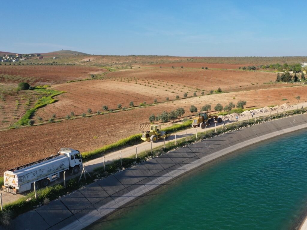 Bozova kırsalında yol çalışmaları sürüyor