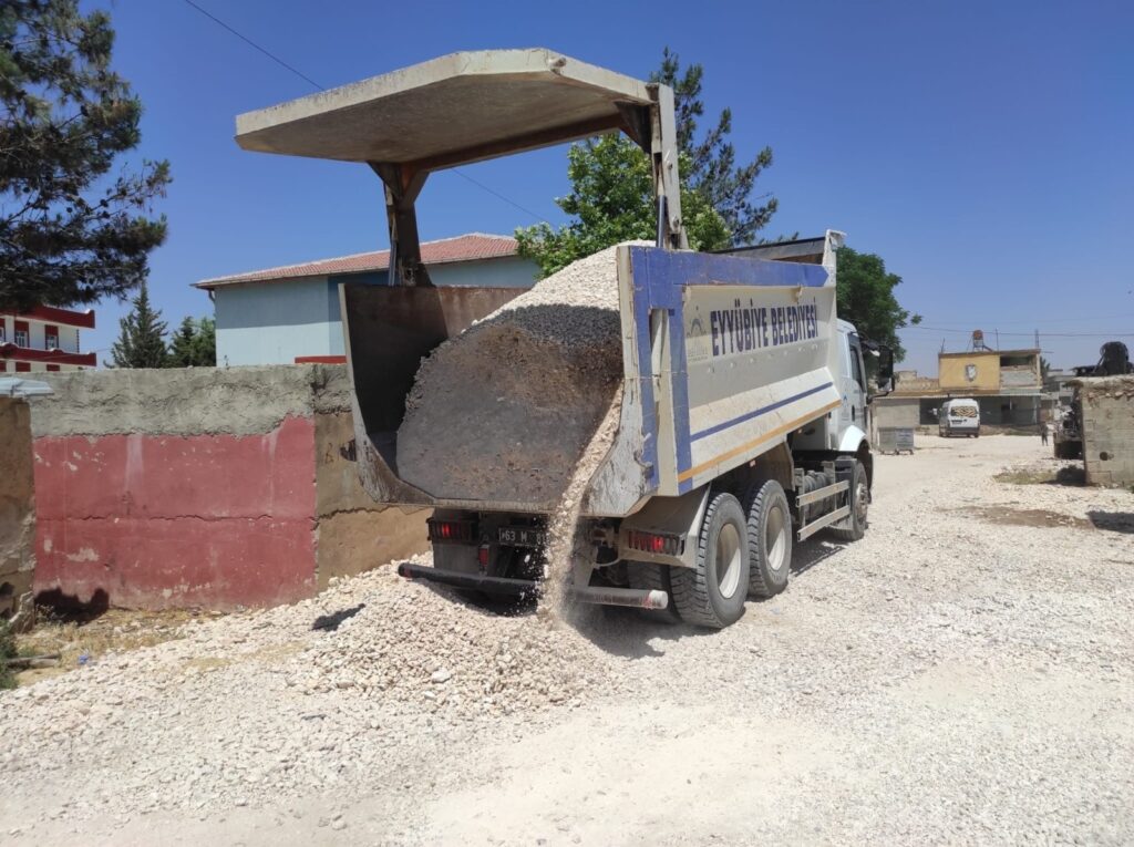 Eyyübiye kırsalında yol yapımı aralıksız devam ediyor