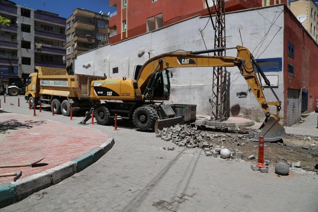 Haliliye’de asfaltlama sürüyor