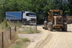 Karaköprü kırsalında yol çalışması