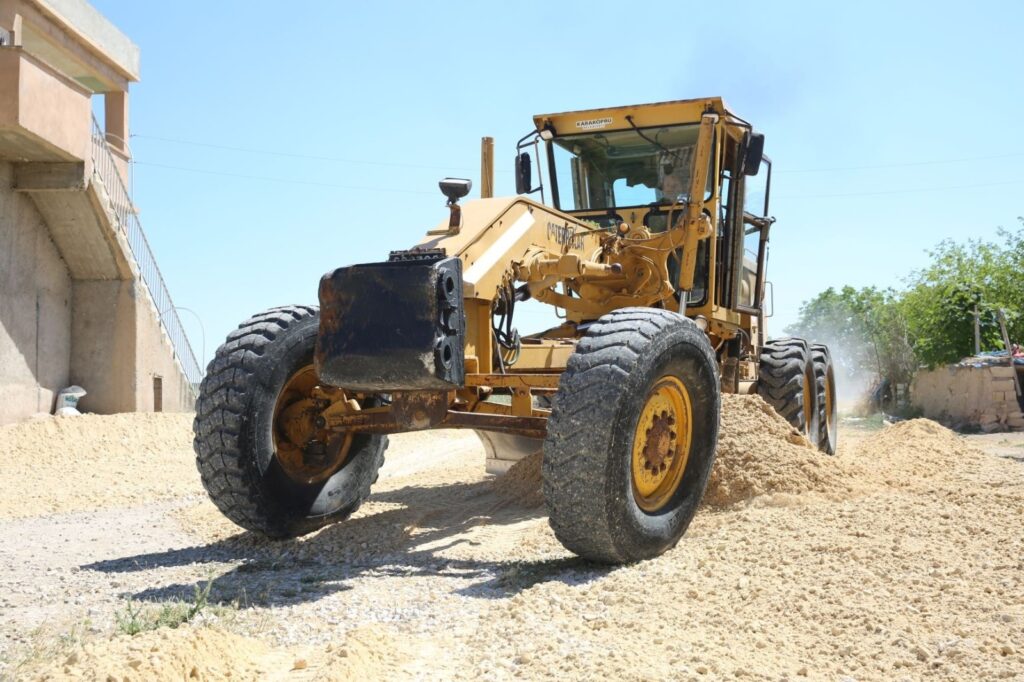 Karaköprü kırsalında yollar yenileniyor