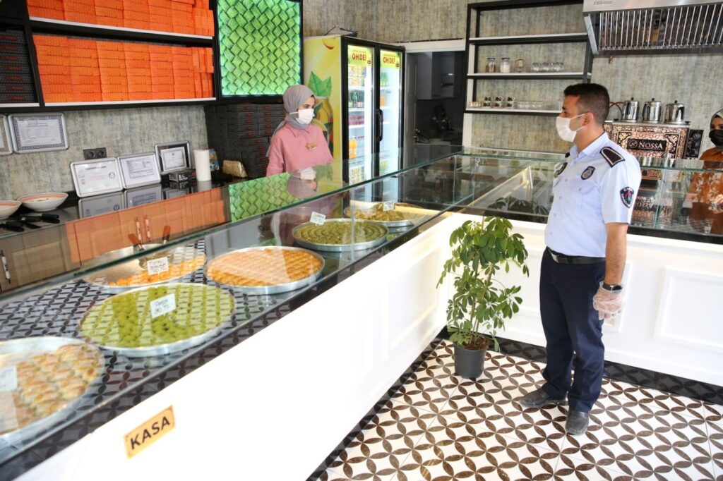 Karaköprü zabıtasından bayram denetimleri sürüyor