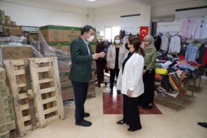 Karaköprü’de sosyal marketler gönül köprüsü oldu