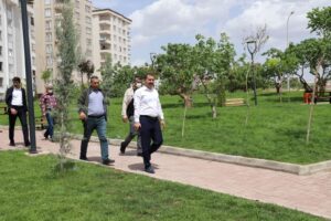Karaköprü’de yeni parklar incelendi