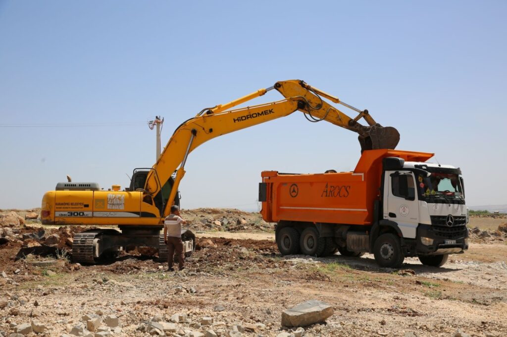 Karaköprü’de yeni yollar için çalışmalar sürüyor