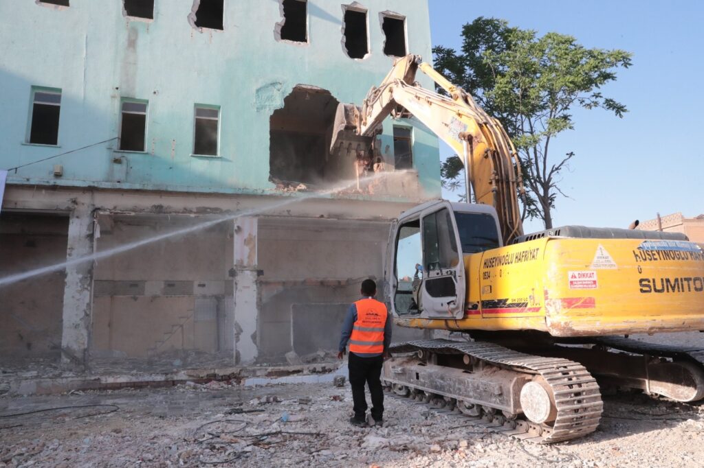 Kızılay Meydanı Projesi için yıkım çalışmaları sürüyor