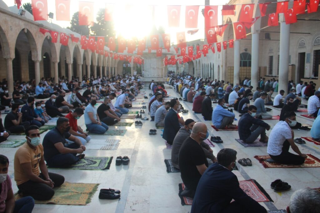 Peygamberler şehrinde bayram namazı coşkusu