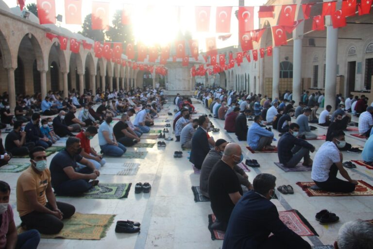 Peygamberler şehrinde bayram namazı coşkusu