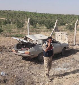 Şanlıurfa’da Devrilen otomobildeki 2 kişi yaralandı
