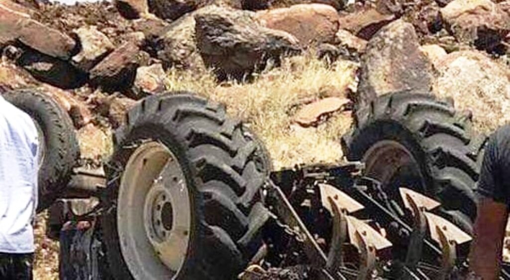 Şanlıurfa’da devrilen traktörün altında kalan çiftçi öldü