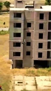 Şanlıurfa’da genç kız 6’ıncı kattan atladı