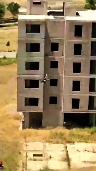 Şanlıurfa’da genç kız 6’ıncı kattan atladı