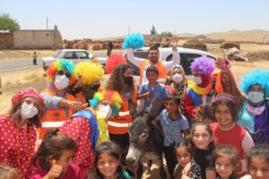 Şanlıurfa’da Gönüllü palyaçolar kırsaldaki çocuklara bayram sürprizi yaptı