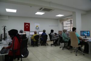 Şanlıurfa’da Hem meslek öğreniyor hem de sınavlara hazırlanıyor